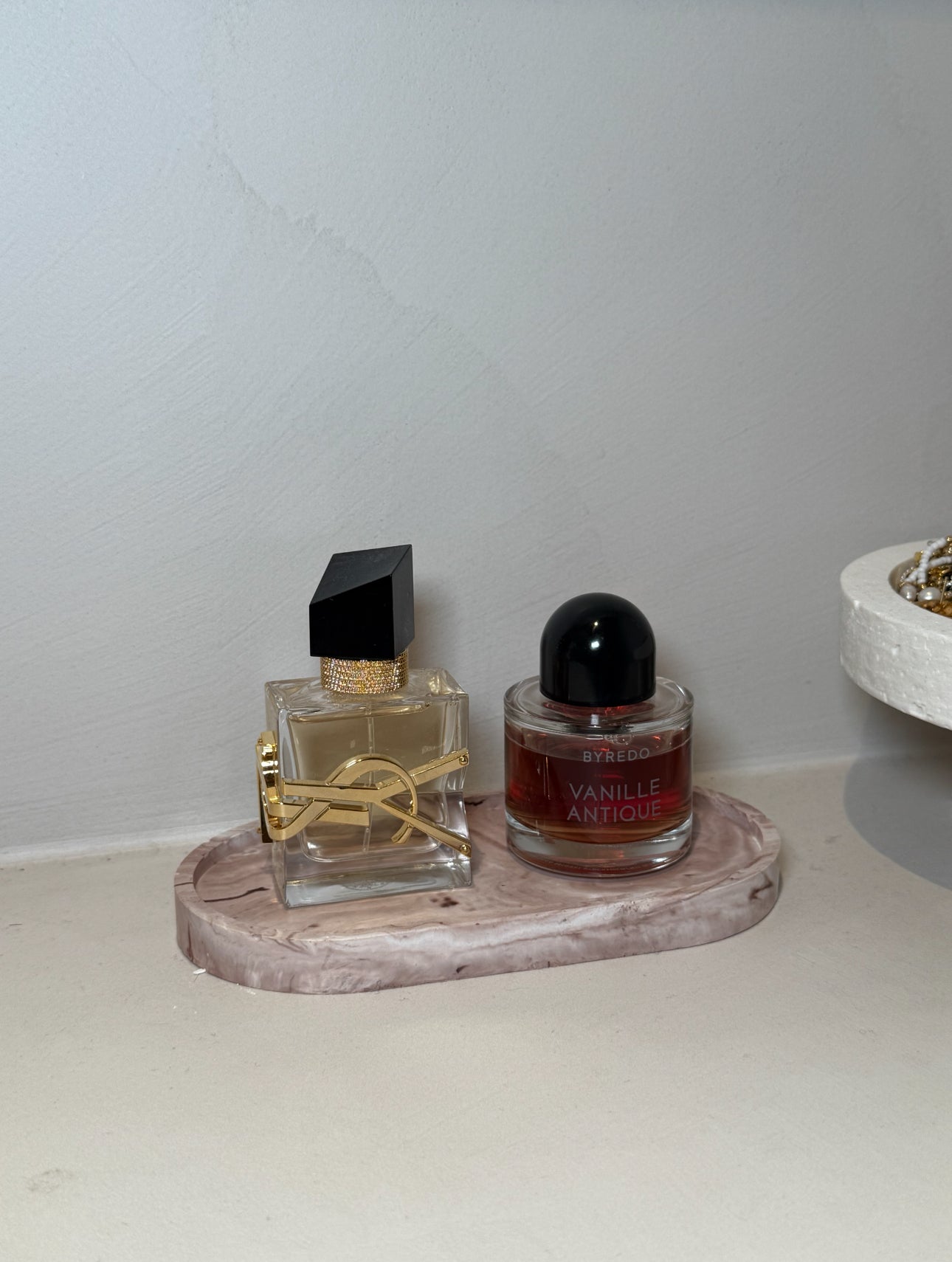 Oval bricka mellan rosa