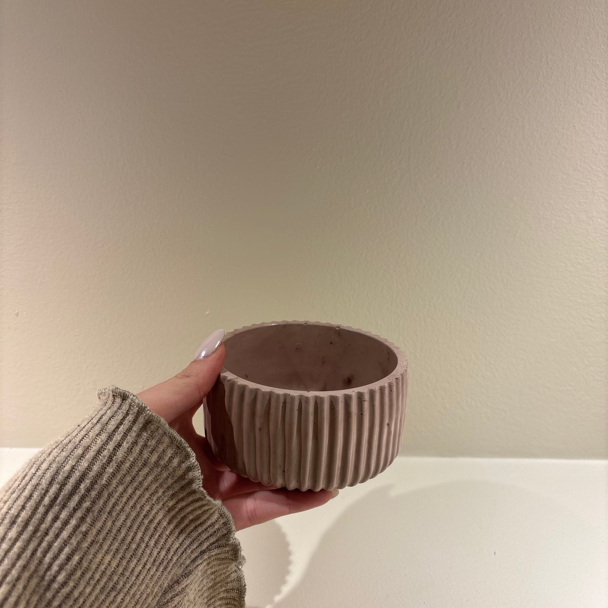 Liten ribbad skål brun/rosa