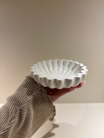 Vågformad skål vit