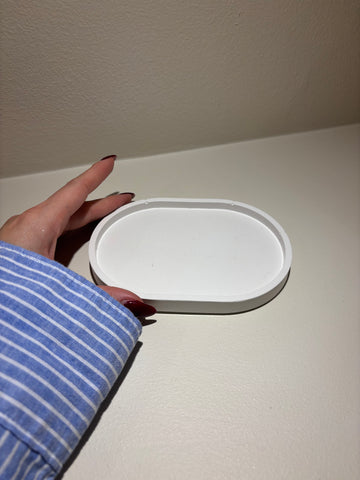 Oval bricka vit liten