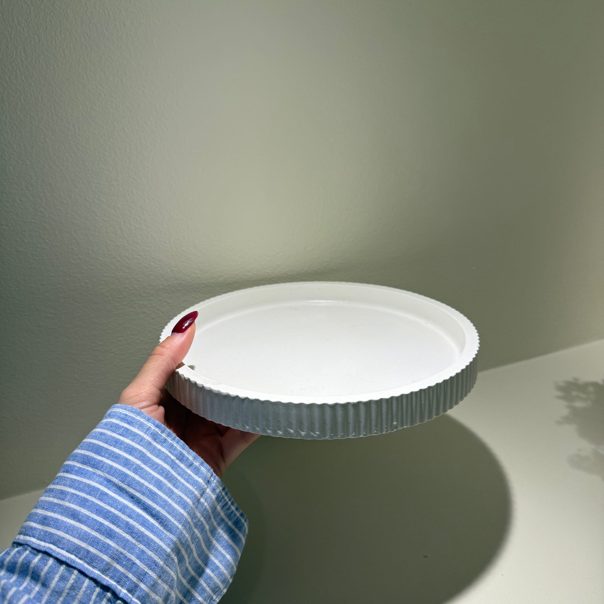 Serveringsfat med ribbade kanter