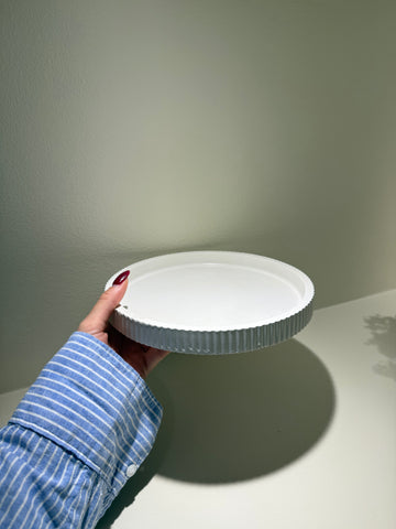 Serveringsfat med ribbade kanter